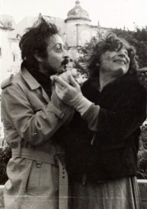 Foto di Paolo Chirco: Gaspare Cucinella e Peppino Impastato nel carnevale del 1977 a Cinisi 