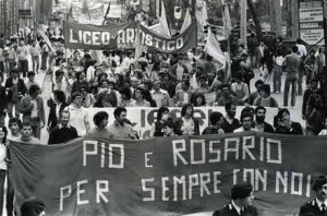 Palermo-30-aprile-1983.-Manifestazione-in-ricordo-di-Pio-La-Torre-e-Rosario-di-Salvo-nel-primo-anniversario-del-duplice-omicidio